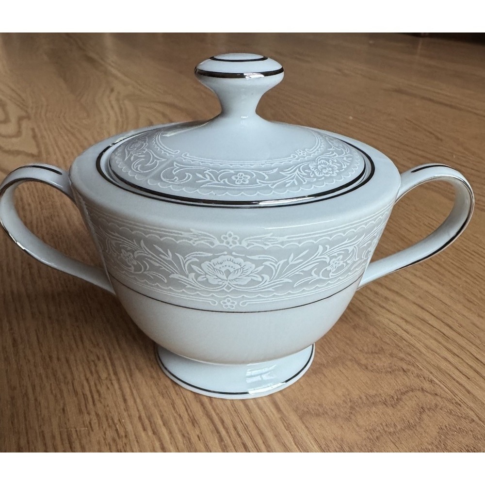 Vintage Sone China Japan 2476 Stream Covered Sugar Bowl - Pristine Platinum Trim